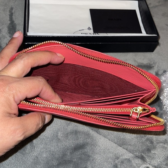 Prada Saffiano zippy long wallet excellent condition Preloved - Picture 9 of 15